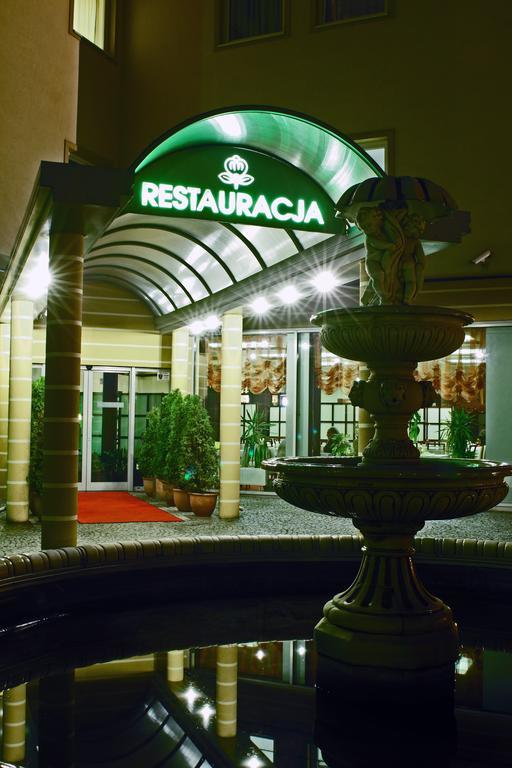 L'Ascada Hotel Śrem Extérieur photo
