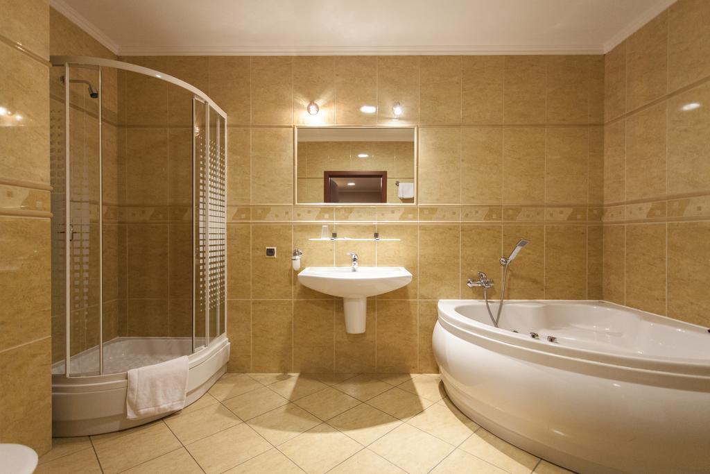 L'Ascada Hotel Śrem Extérieur photo