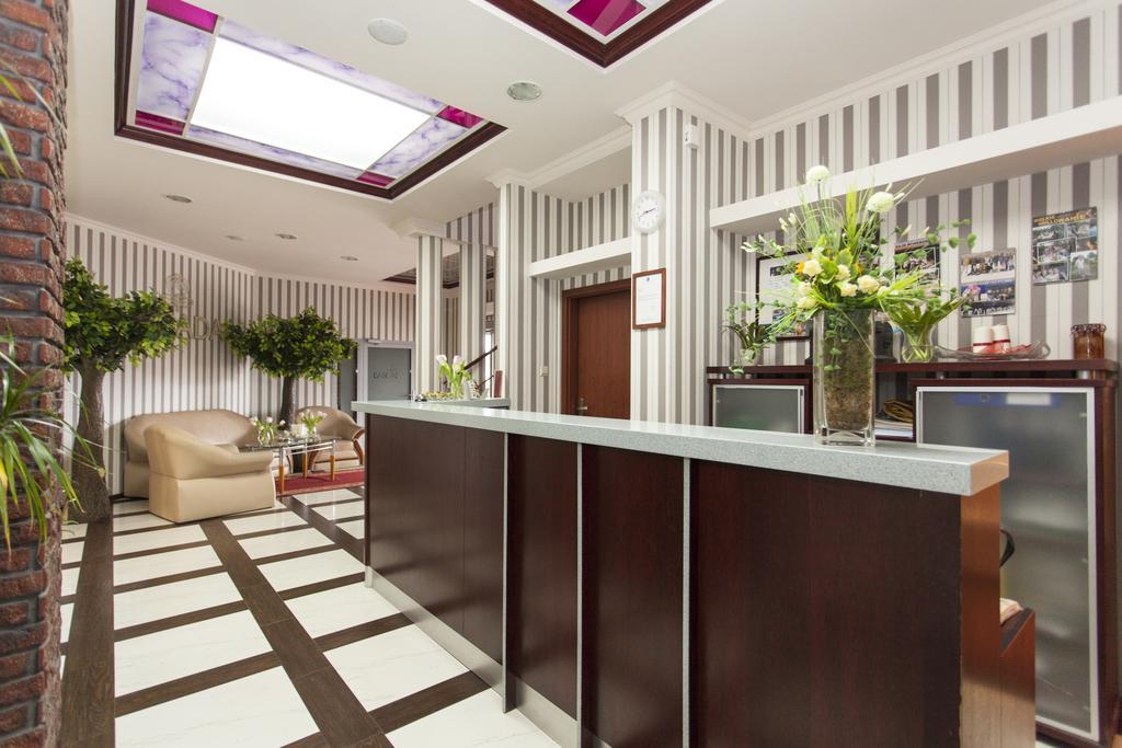 L'Ascada Hotel Śrem Extérieur photo