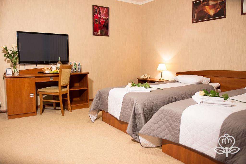 L'Ascada Hotel Śrem Extérieur photo