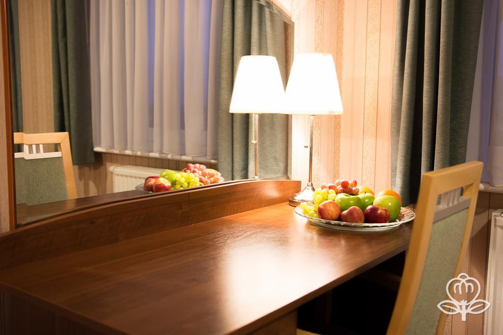 L'Ascada Hotel Śrem Extérieur photo
