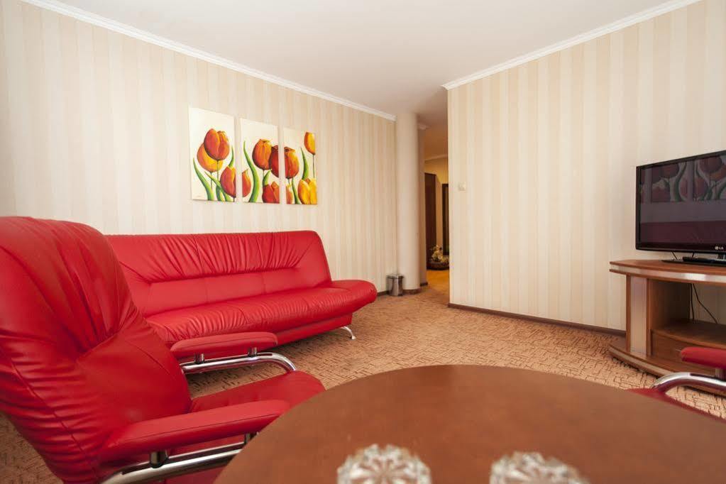 L'Ascada Hotel Śrem Extérieur photo