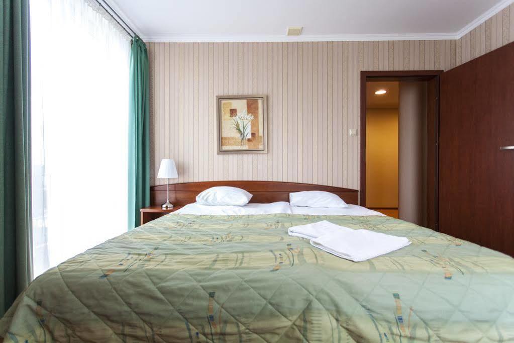 L'Ascada Hotel Śrem Extérieur photo