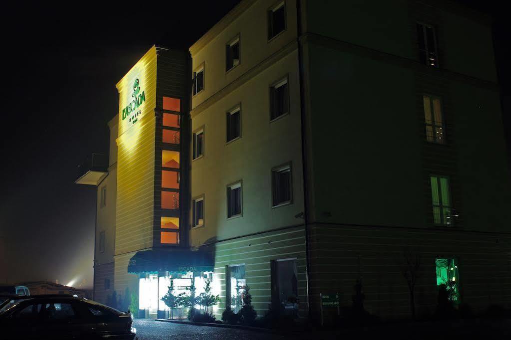 L'Ascada Hotel Śrem Extérieur photo