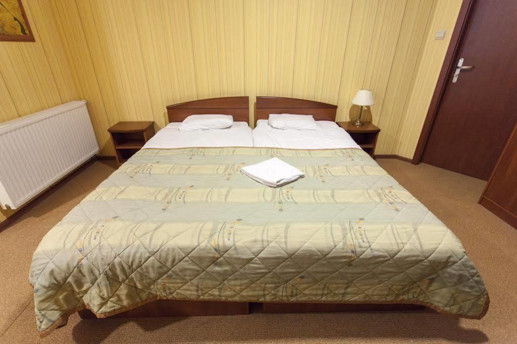 L'Ascada Hotel Śrem Extérieur photo