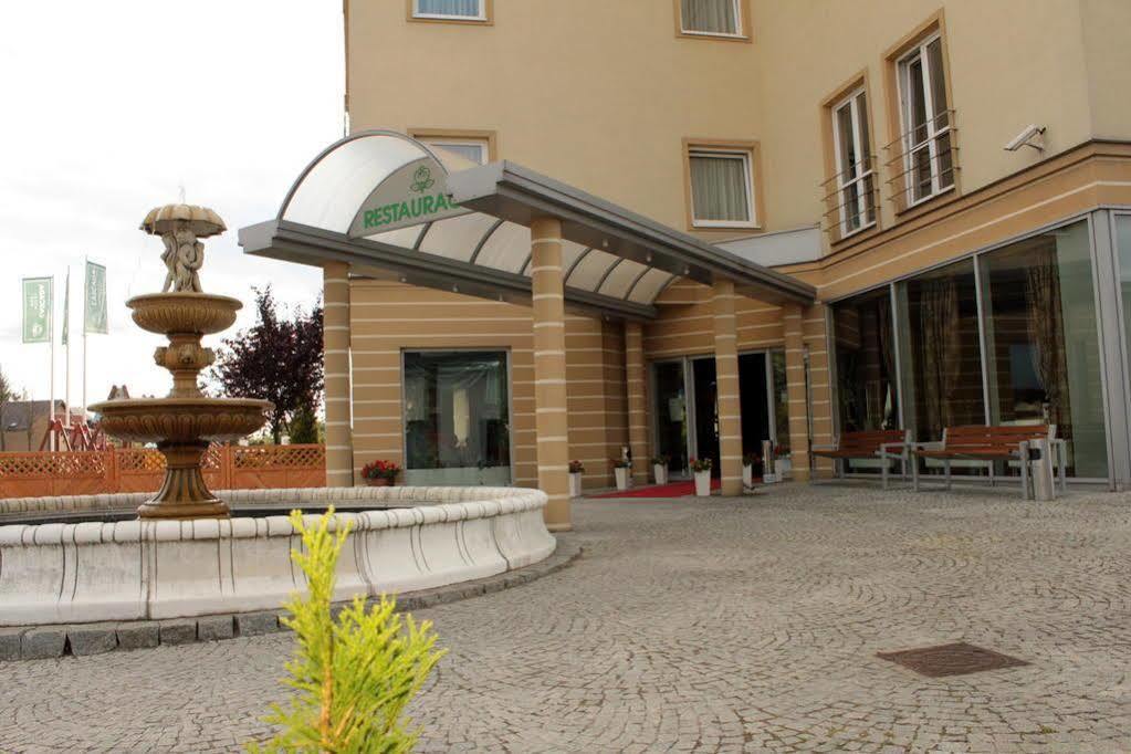 L'Ascada Hotel Śrem Extérieur photo
