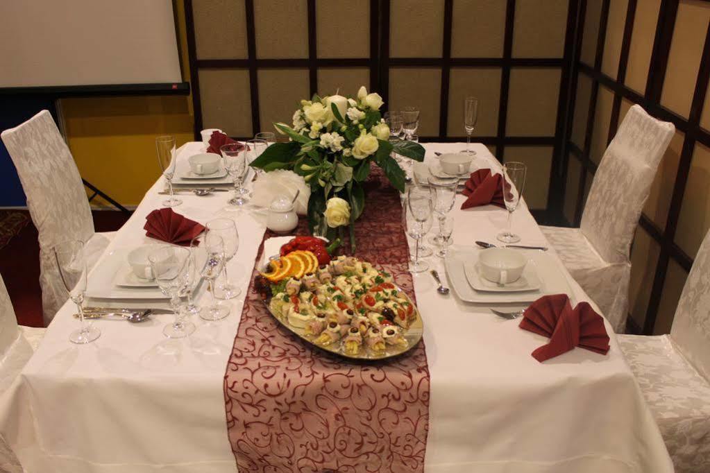 L'Ascada Hotel Śrem Extérieur photo